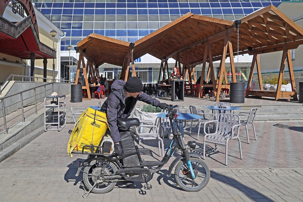 Сезон "летников" на Урале заканчивается, а вот доставка готовых блюд актуальна в любое время года.