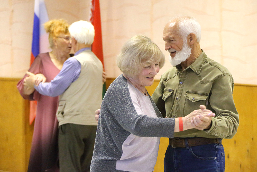 Ветераны, несмотря на преклонный возраст, приняли активное участие в празднике. Особенно им понравилось танцевать под любимые песни. 