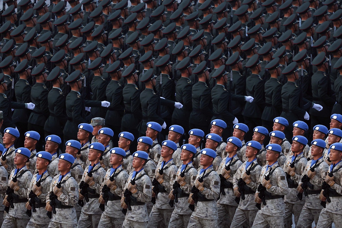 3 сентября 2025 года. Военнослужащие народно-освободительной армии Китаян на площади Тяньаньмэнь 