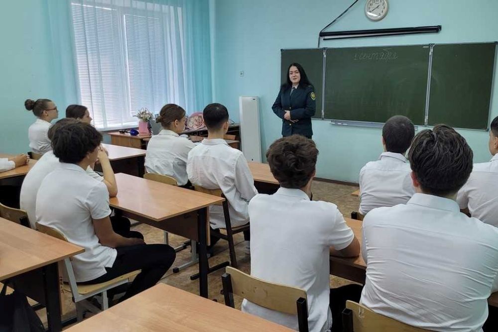 В астраханской школе, где открыт первый в регионе таможенный класс, уроки ведут сотрудники таможни