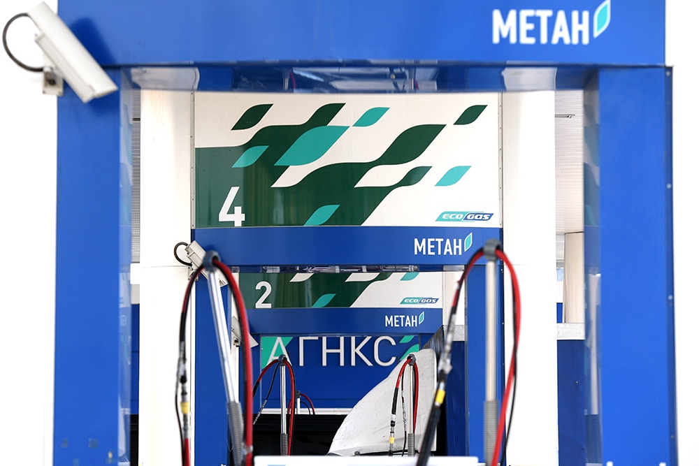 Сети газовых заправок в России все еще недостаточно распространены.
