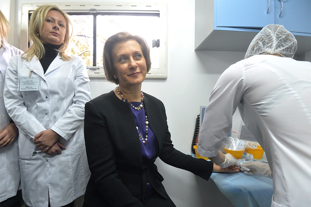 Регионы должны постараться привить от гриппа не менее 60% населения, отметила Анна Попова.