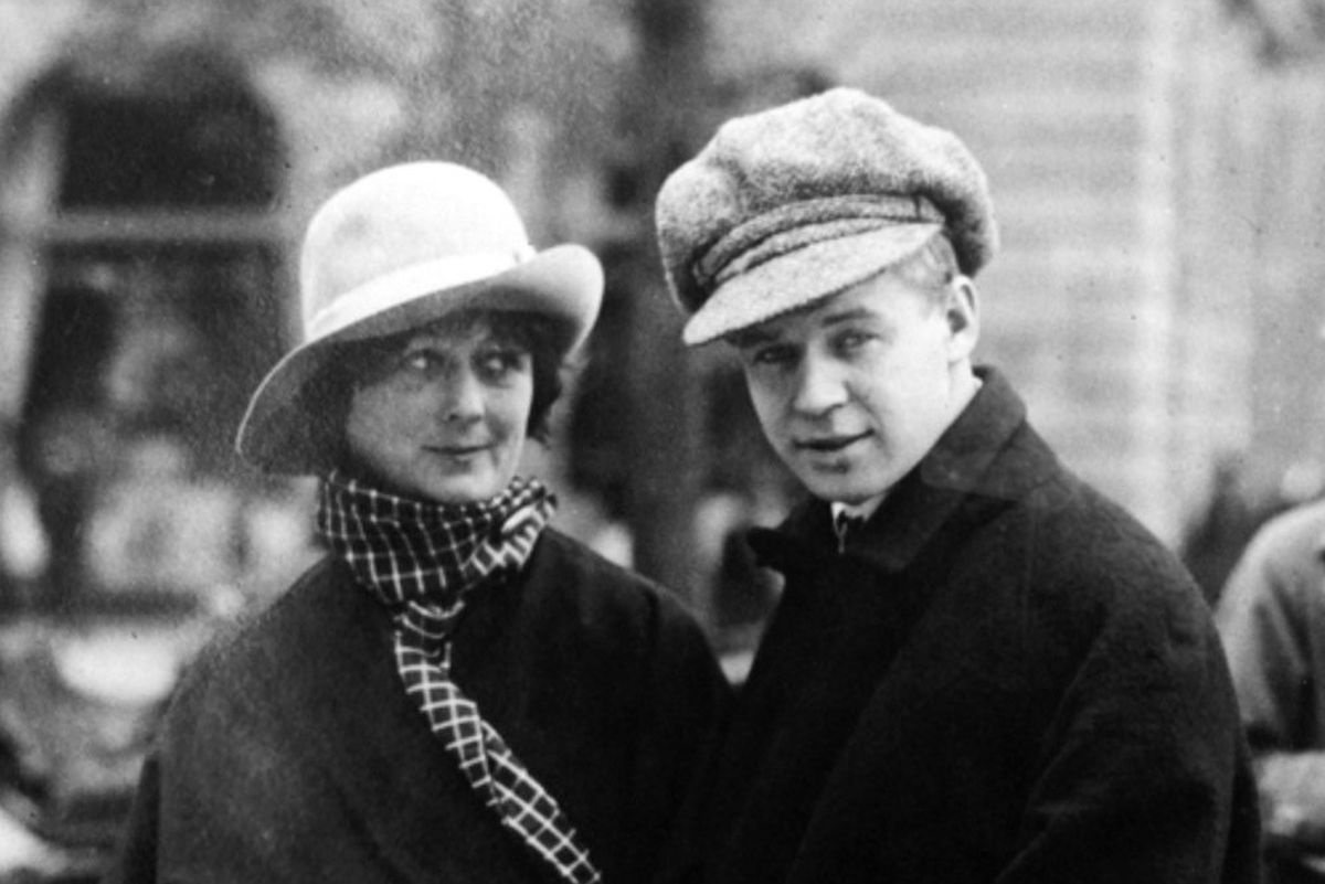 Сергей Есенин с Айседорой Дункан в Берлине. 1922 год Сергей Есенин с Айседорой Дункан в Берлине. 1922 год