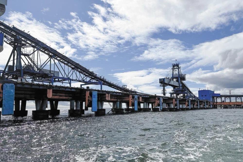 Бесперебойную работу порта обеспечивает инфраструктура, которая размещена как на берегу, так и в морской акватории.