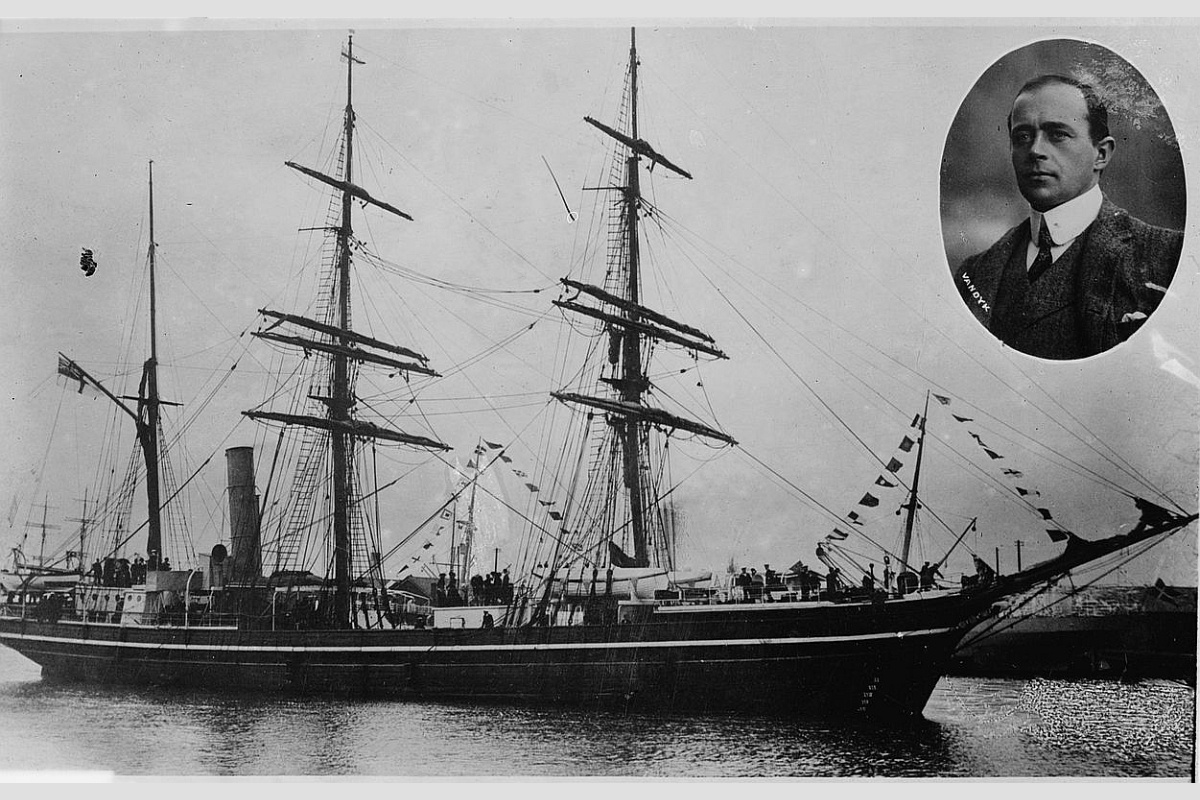 Капитан Скотт и его корабль "Терра Нова" на фото 1911 года. Капитан Скотт и его корабль "Терра Нова" на фото 1911 года.