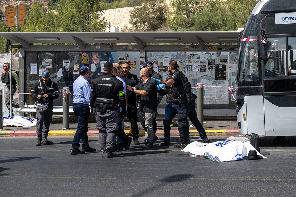 Водитель автобуса сумел закрыть двери перед террористами. Иначе жертв было бы значительно больше.