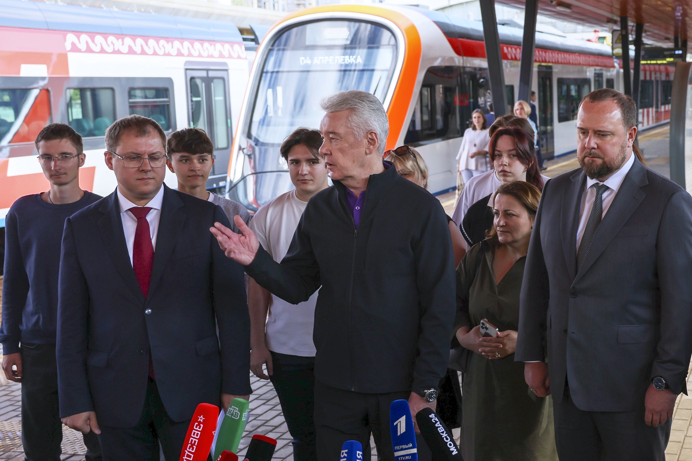 Сергей Собянин обсудил с железнодорожниками и пассажирами обновление подвижного состава.