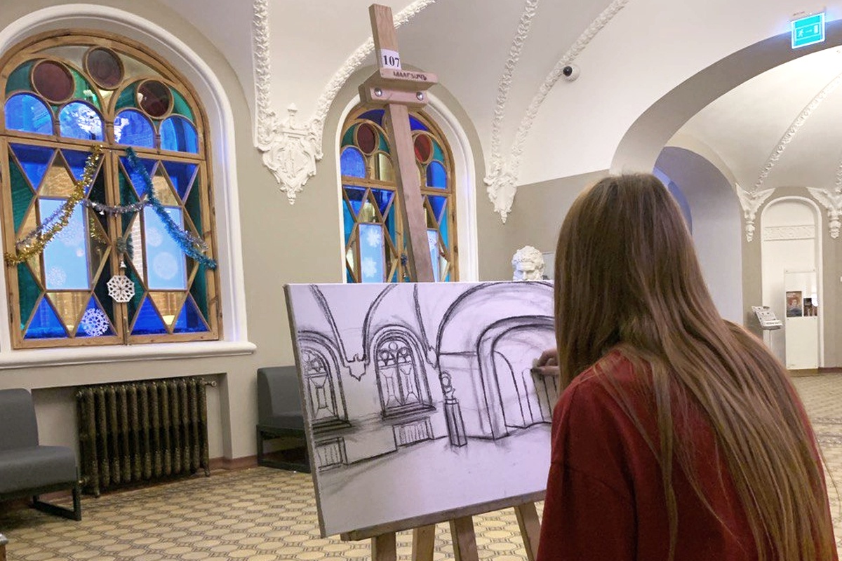 Просторные коридоры со сводчатыми потолками - излюбленное место учеников.