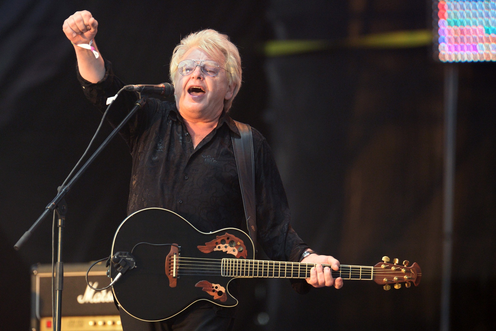 Певец, композитор Юрий Антонов выступает на музыкальном фестивале "Кубана-2013" на Таманском полуострове Краснодарского края. 2013 год. 