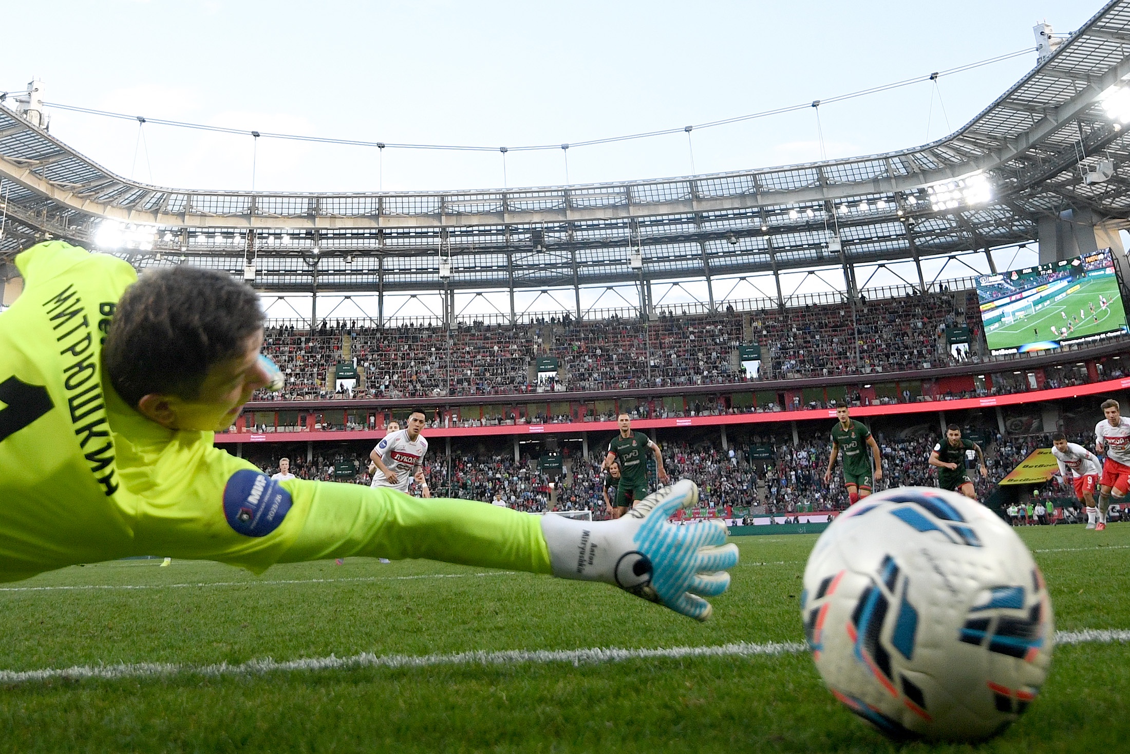 Заполненные трибуны на топ-матчах - снова становятся обыденным делом для Премьер-лиги.