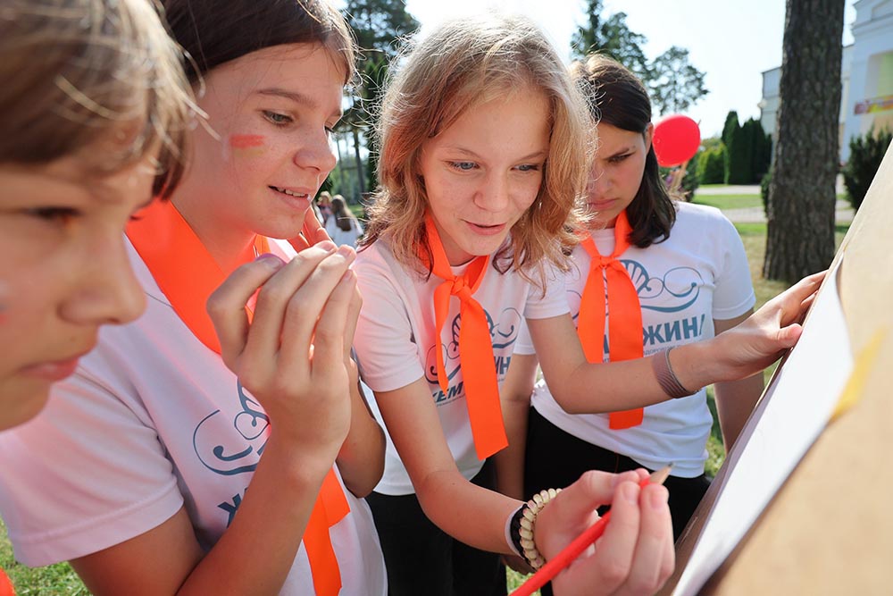 В "Жемчужине" организуют совместные заезды ребят из Беларуси и России, чтобы они общались и дружили.