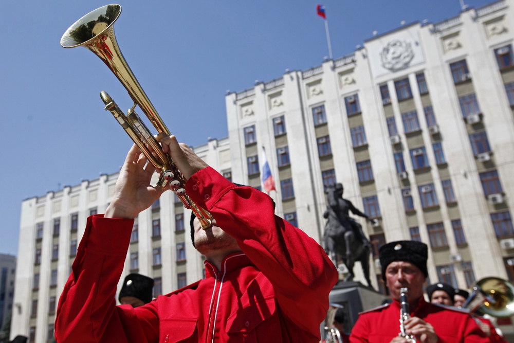 Главная интрига большой кампании - в чью честь будут трубить фанфары после голосования на выборах главы казачьего края