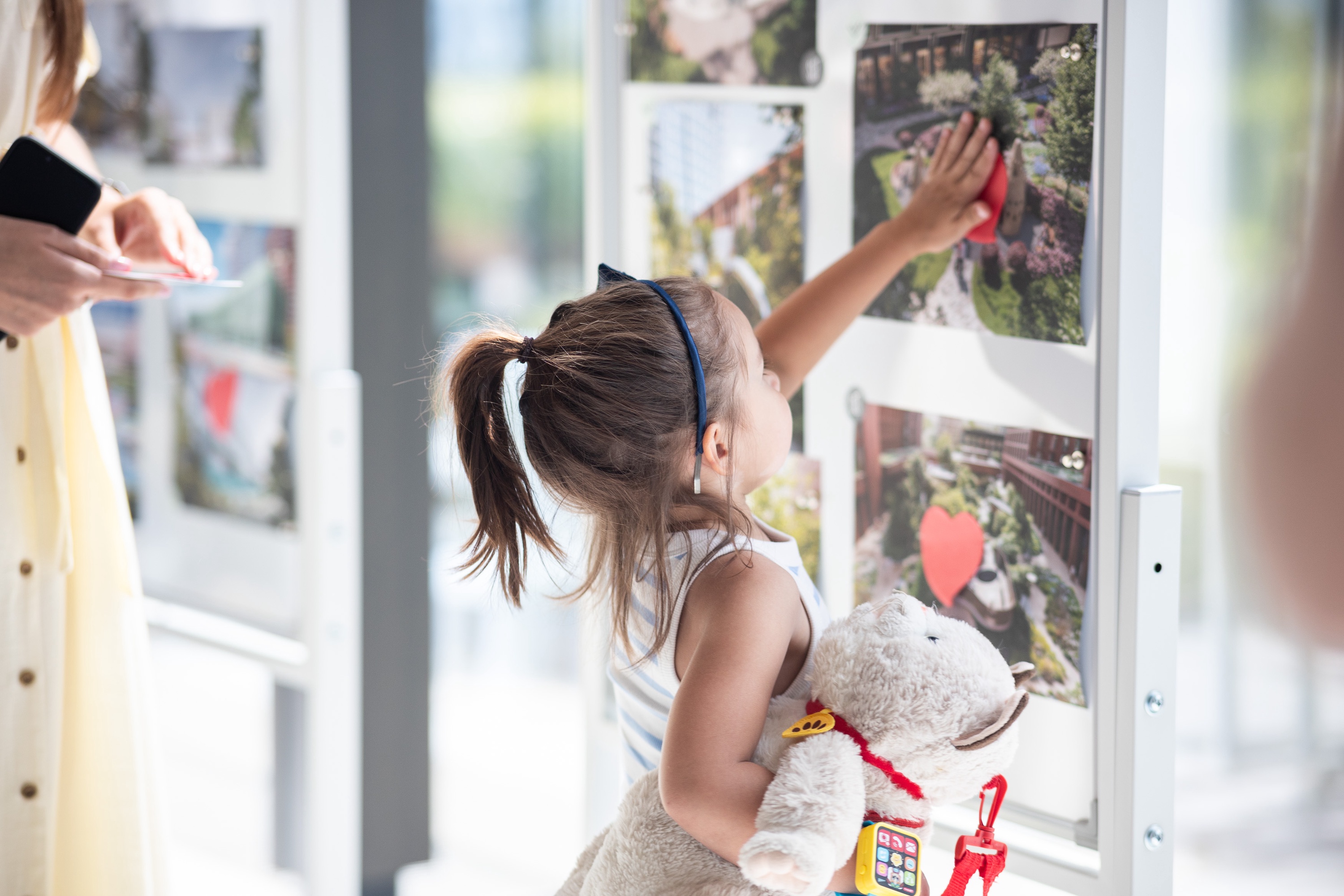 Дети точно знают, что им нужно, чтобы чувствовать себя дома. Дети точно знают, что им нужно, чтобы чувствовать себя дома.