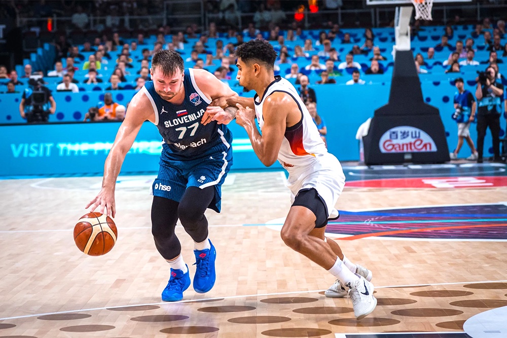 Усилий суперзвездного Луки Дончича (№77) не хватило, чтобы вывести Словению в полуфинал Евробаскета.
