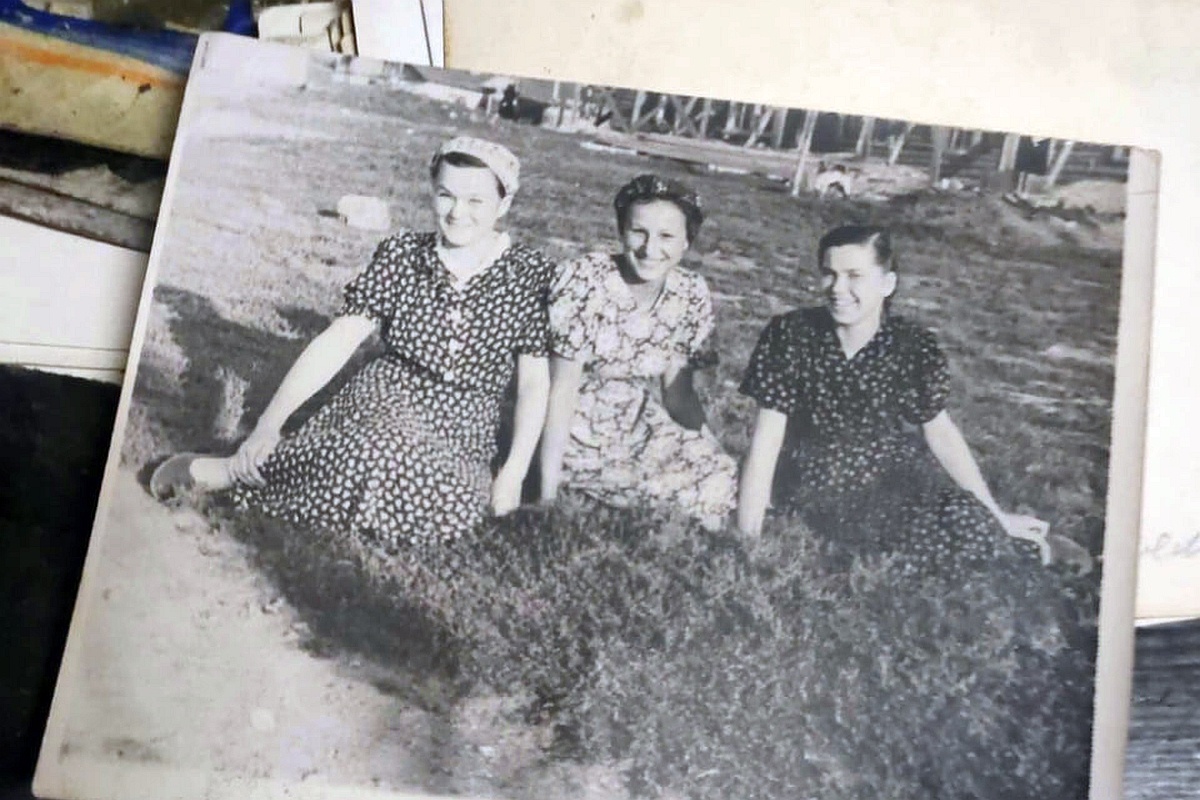 Фотографии в основном датированы 1960-ми годами. Но попадаются и более ранние - 1939-го. Есть и поздние - 1980-е годы.