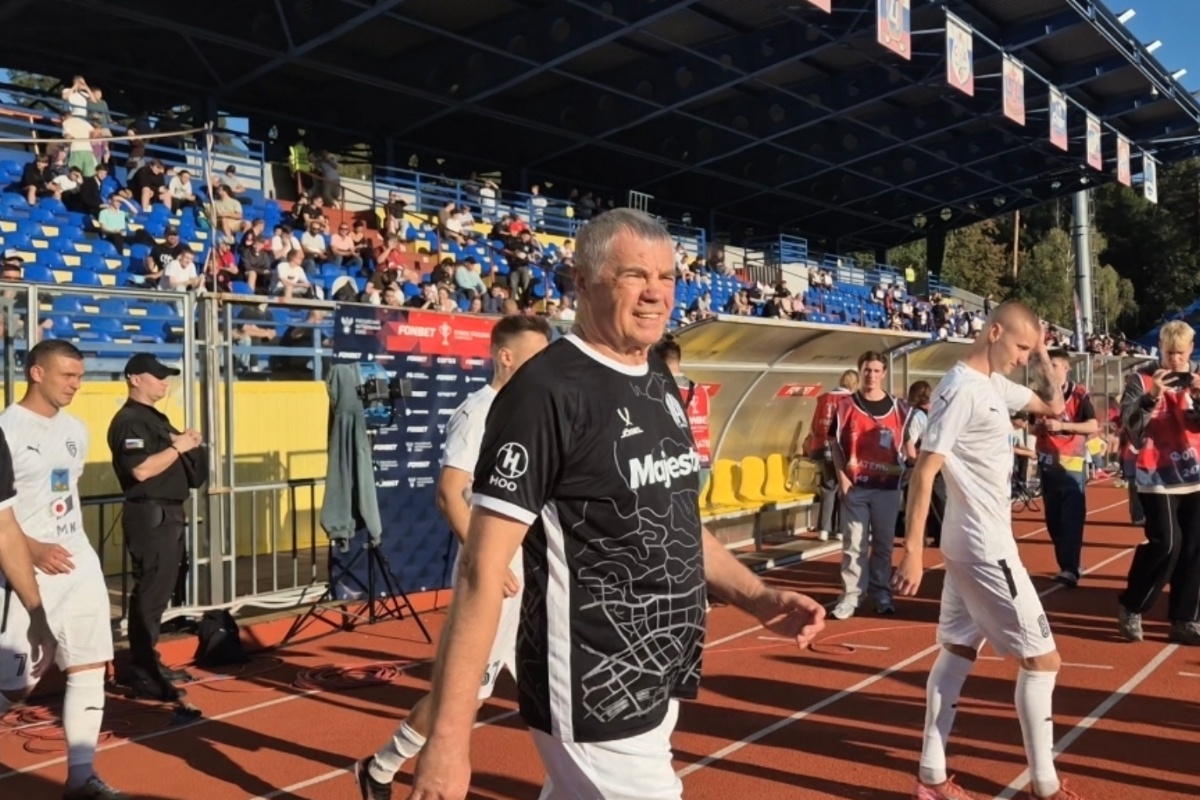 Александр Медведев, отметивший 70-летие в августе, перед матчем Кубка России с "Салютом".