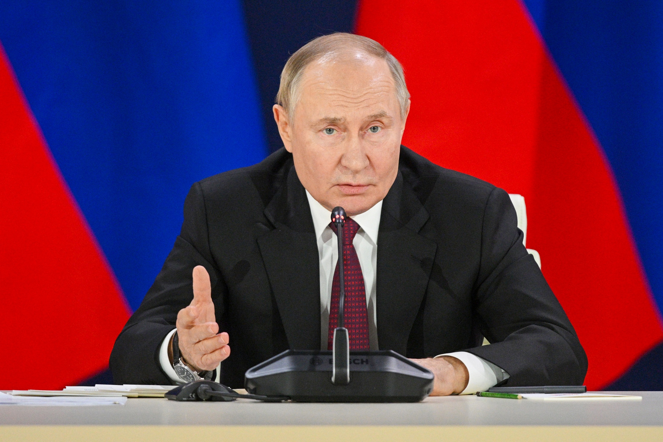 Путин назвал улучшение демографии в России приоритетной общенациональной задачей