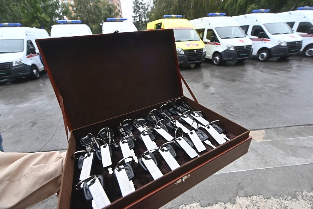 Бригады "скорой помощи" в Новосибирской области получили новые автомобили