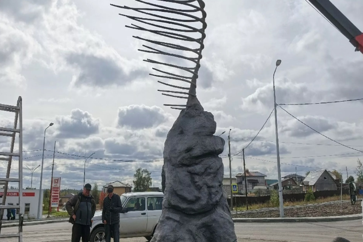 "Памятник ветрам" в Качканаре. "Памятник ветрам" в Качканаре.