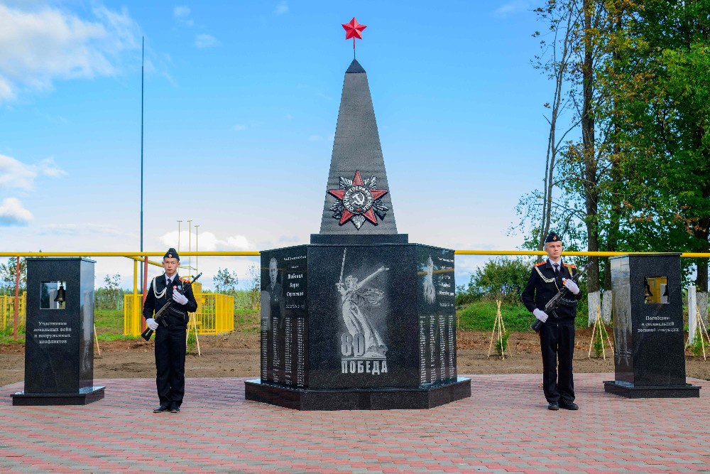Мемориал Славы защитникам Отечества открыли в Сернурском районе Марий Эл