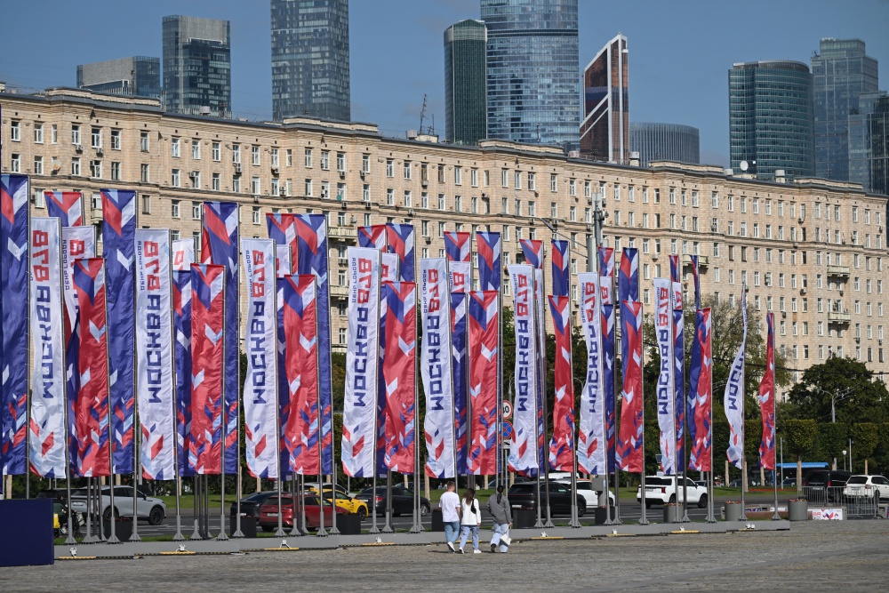 В честь Дня города Москвы установили свыше 3 тысяч флагов и спецконструкций