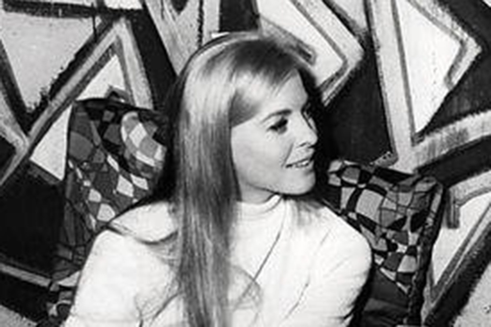 Умерла Салли Сачсе, модель и актриса, звезда бикини-комедий