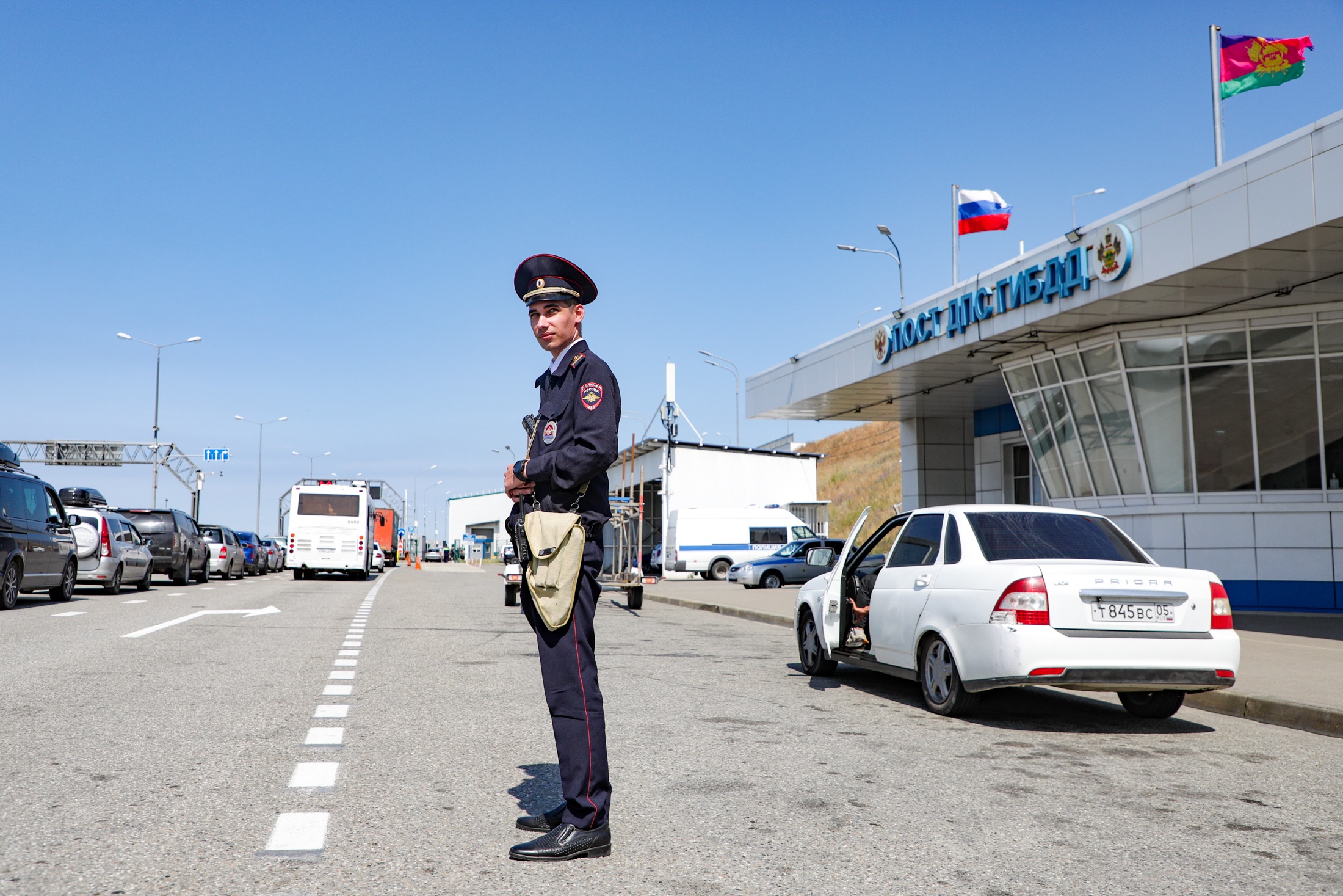 На Крымском мосту в очереди скопились более 1300 автомобилей