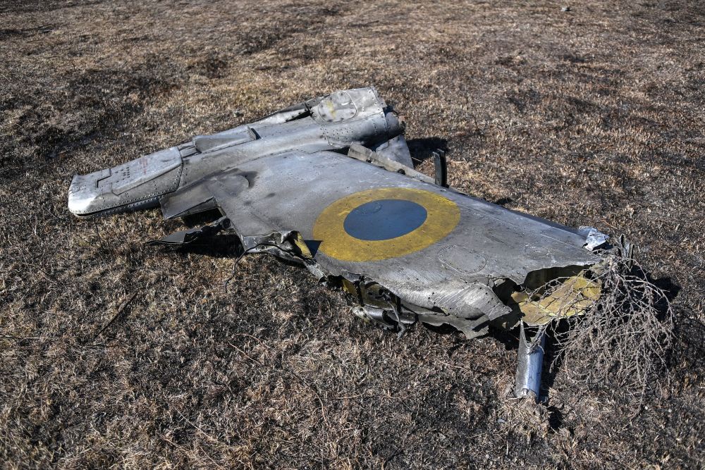 Появилось фото сбитого истребителя Су-27 ВВС Украины