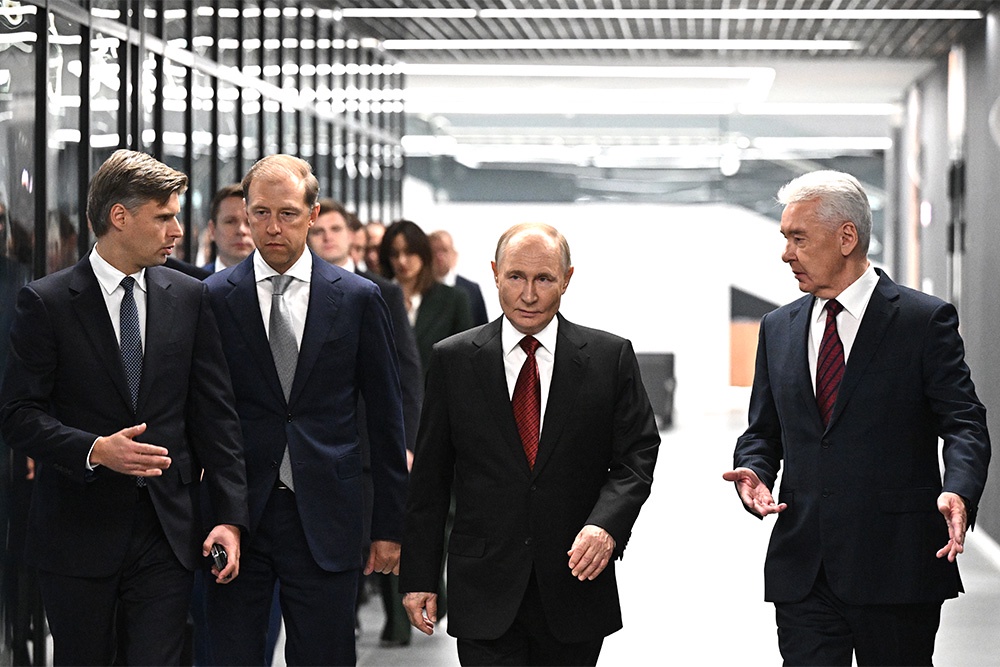 Владимир Путин, Сергей Собянин, Денис Мантуров и Дмитрий Баканов на открытии Космического центра.