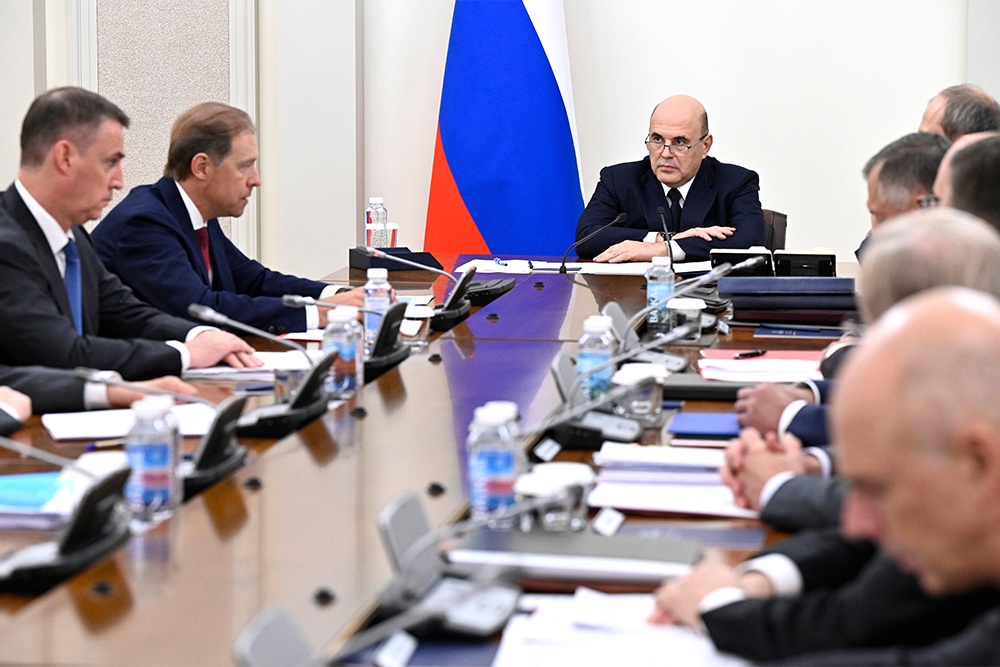 Михаил Мишустин: Нужно помочь людям, которые были вынуждены покинуть свои дома, родные поселки, села.