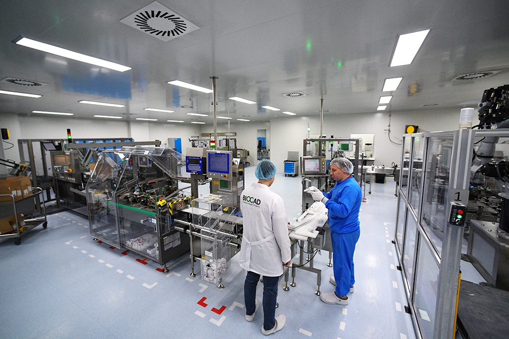 При переходе на новые правила предприятия обновили оборудование и переобучили персонал.