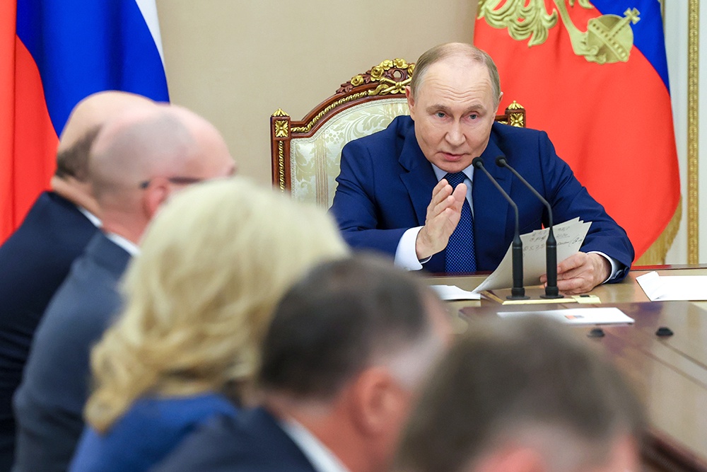 На совещании Владимир Путин заявил, что усилия властей по снижению инфляции дают результат. 