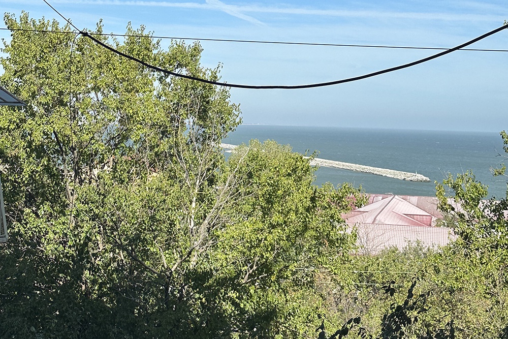 Застройщики нацелились на старинный зеленый уголок древнего города с видом на Каспий.