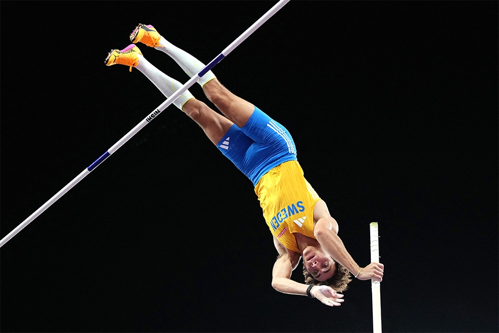 На стадионе в японском Токио швед Арманд Дюплантис довел число установленных им мировых рекордов до 14.