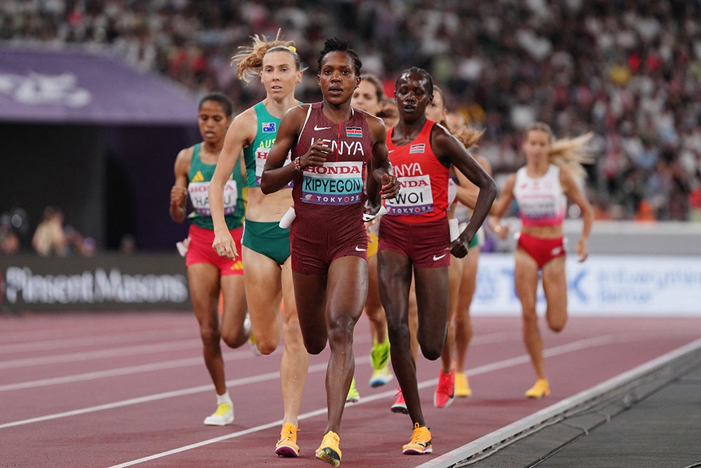 Фейт Кипьегон (на первом плане) с 2017 года практически никому не оставляет шансов в беге на 1500 м.