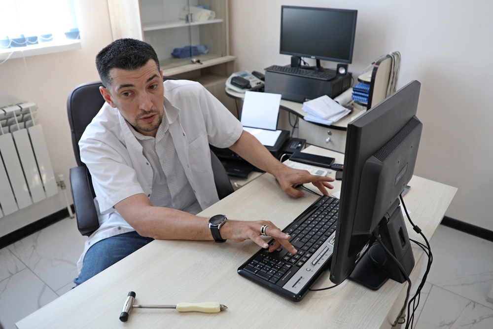 Али Исмаилов: Браслет - всего лишь помощник, который подстрахует семью там, где медицина физически не всегда успевает