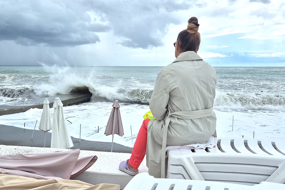 Ждать цунами на берегу - не рекомендуется. Даже волна в два-три метра может натворить много бед.