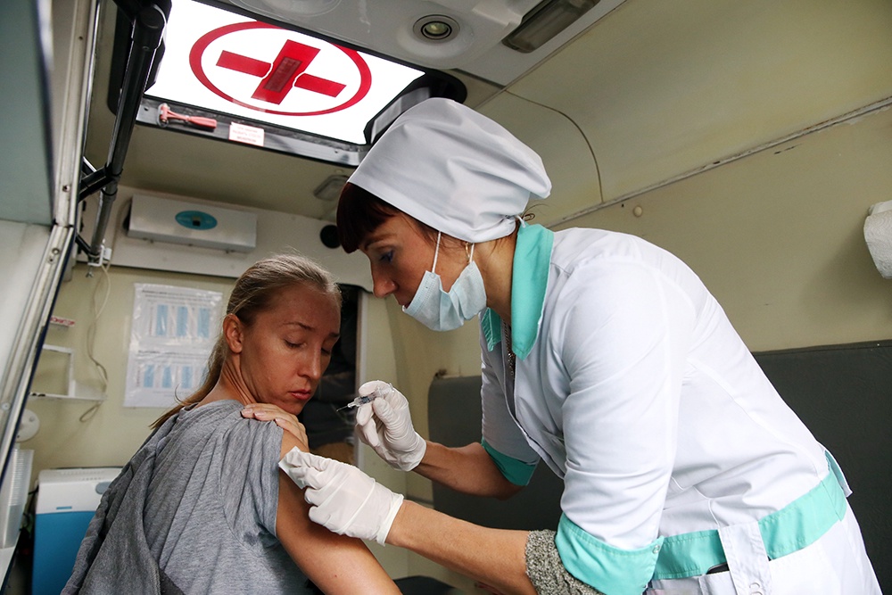 Чтобы защитить себя и близких, прививку от гриппа нужно делать ежегодно.