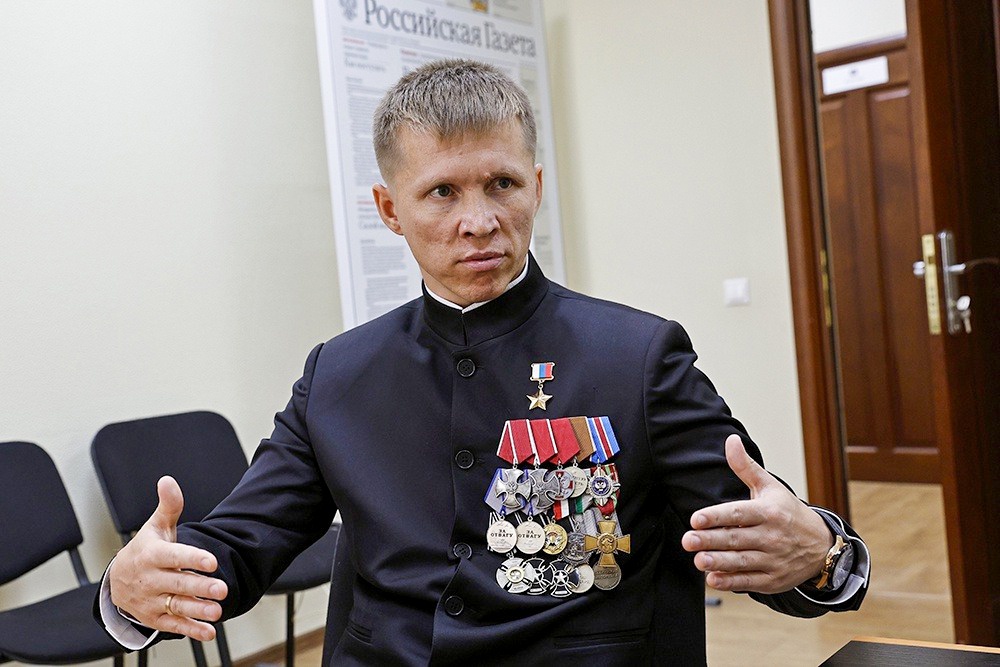 Евгений Мосейко: "Там, где я служил, всегда штурмовиков премировали больше, чем штабистов, как бы те по этому поводу ни досадовали".