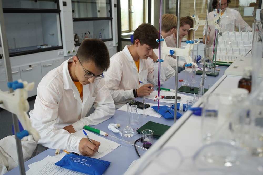 Фонд Мельниченко приглашает лучших студентов-технарей побороться за солидные стипендии.