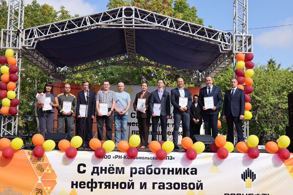 На КНПЗ хорошая традиция - отмечать самых успешных работников предприятия.