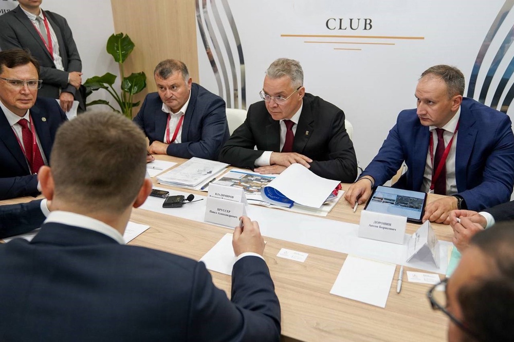 Владимир Владимиров (второй справа): Помогая бизнесу создавать свои предприятия, мы развиваем Ставропольский край