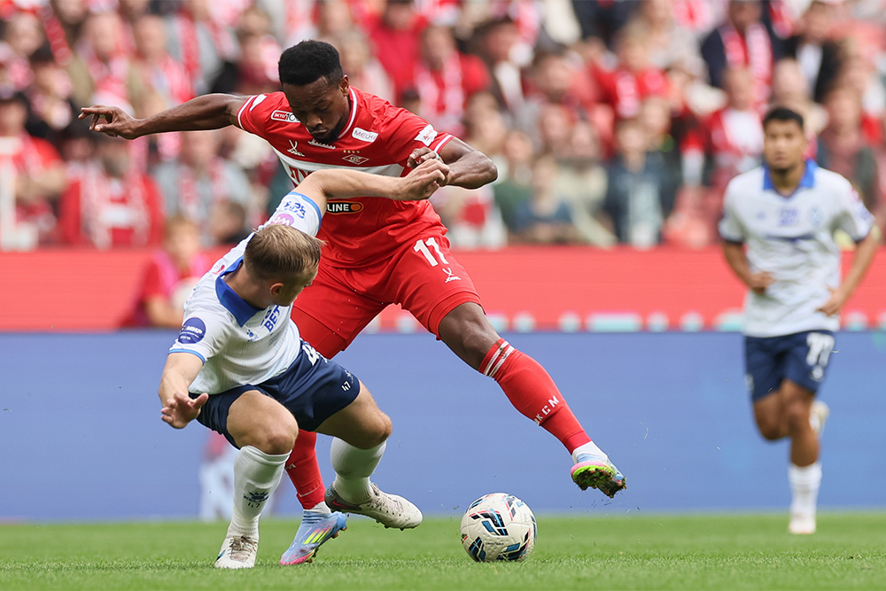 Спартаковцам пришлось понервничать в матче с "Крыльями Советов", но победа осталась за ними - 2:1.