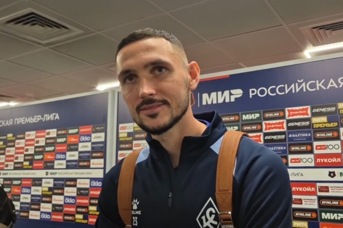 Защитник "Крыльев Советов" Никита Чернов.