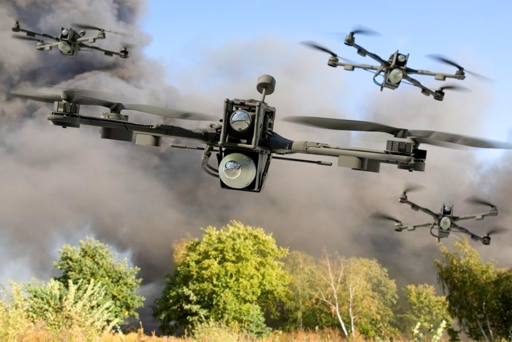 Пока каждым дроном оператор
управляет отдельно. Вскоре этим
займется искусственный интеллект.