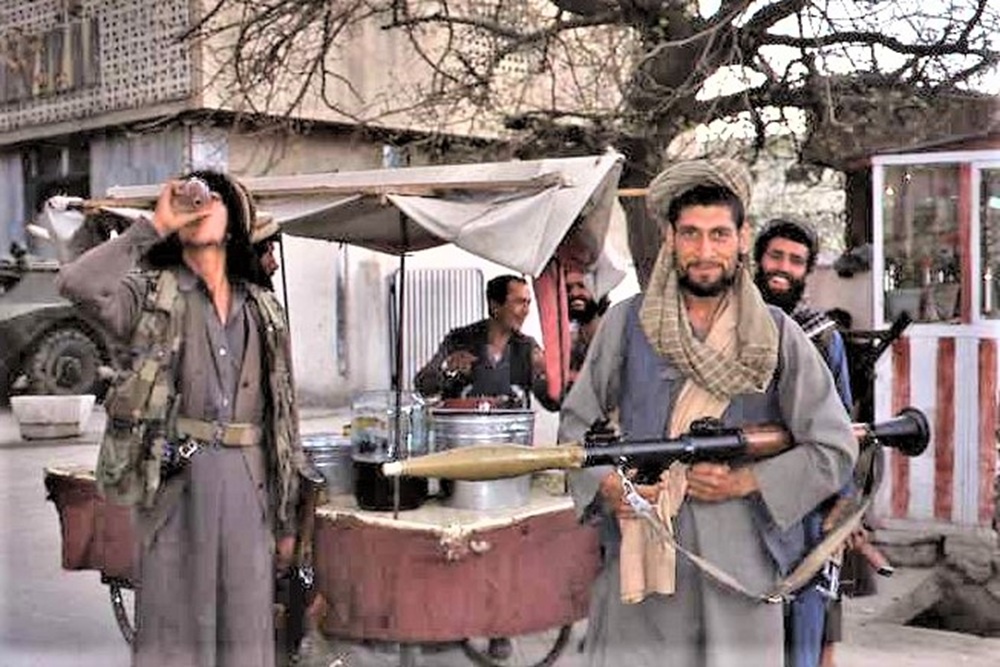 Вот как поверить в то, что такие оборванцы заставили капитулировать первую армию в мире.