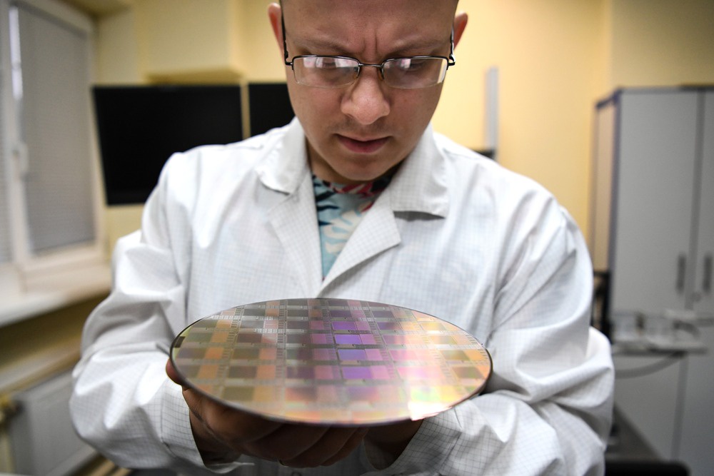 Необходимо сокращать отставание российского IT в разработке чипов.