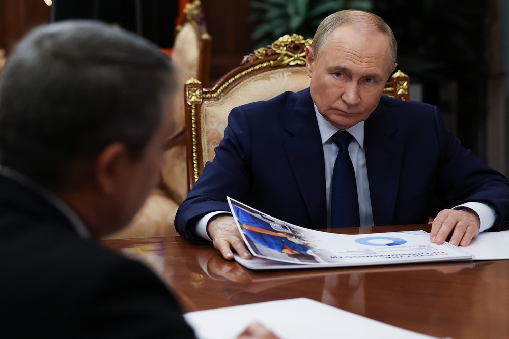 Президент Владимир Путин оценил работу по восстановлению ЛНР
