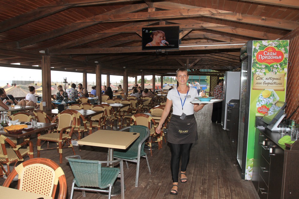 Роспотребнадзор начал внеплановые проверки заведений общепита после массовых отравлений в Дагестане.