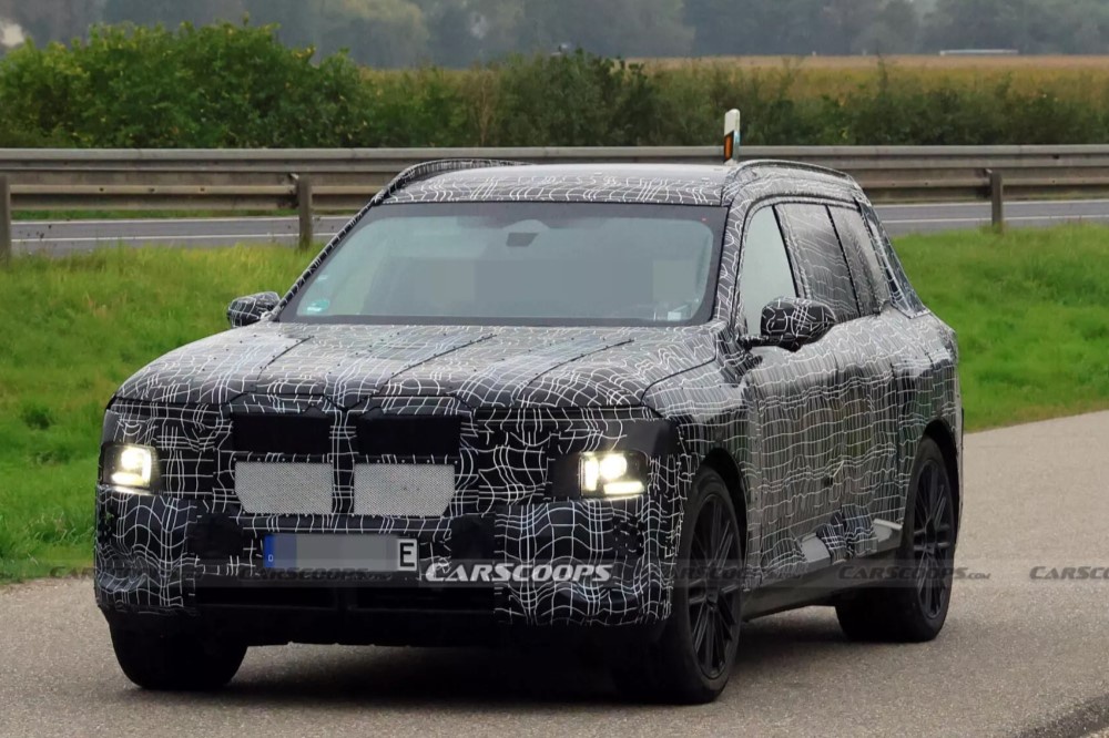 Идут испытания нового электрического BMW X7: авто сняли на фото